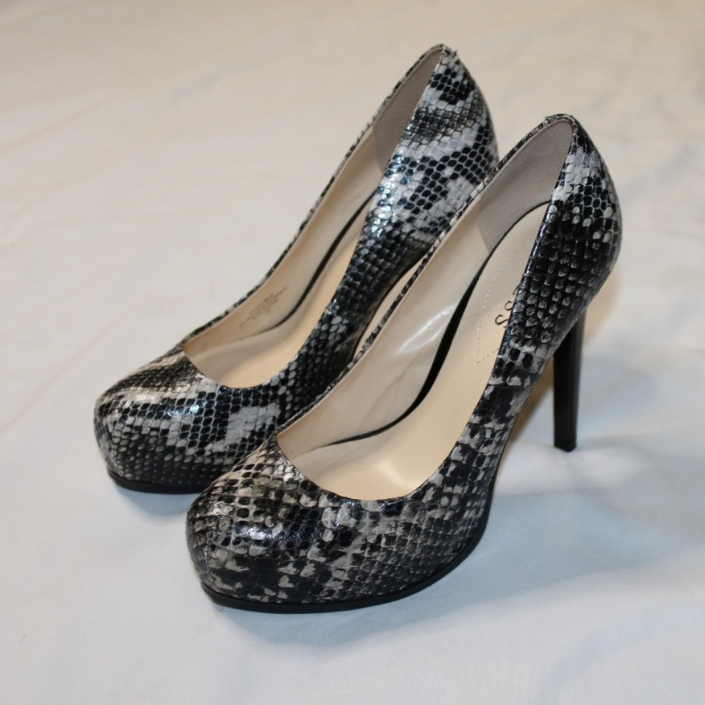Guess Faux Snakeskin Pumps Sz 7